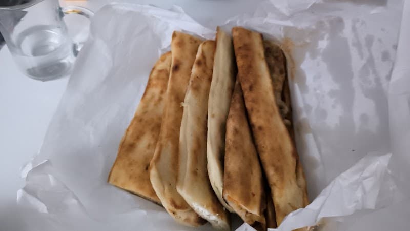 Ünlü Sarıyer — Pizza & Pide Küçükçekmece