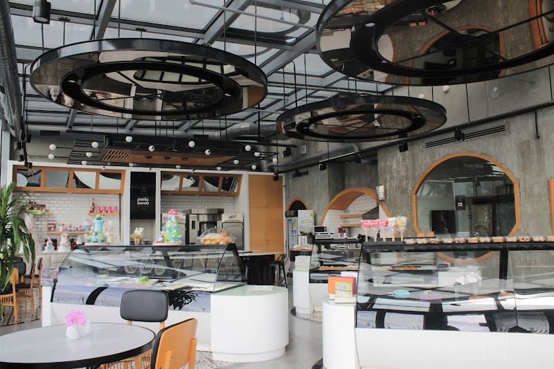 Merhaba Pastaneleri Merkez Fabrika — Tatlı & Pastane Küçükçekmece